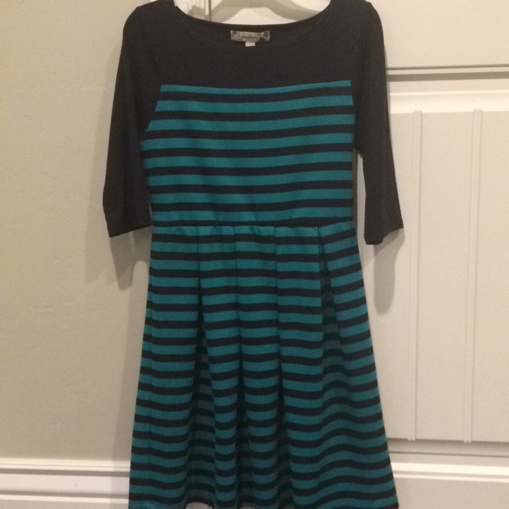 Mint green and black dress 3/4 sleeve